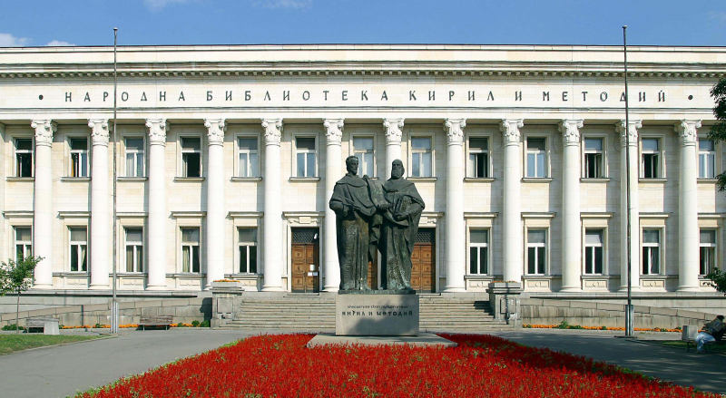 Sofia, 25.08.2003 r. Biblioteka Narodowa im. św. Cyryla i Metodego. Fot. PAP