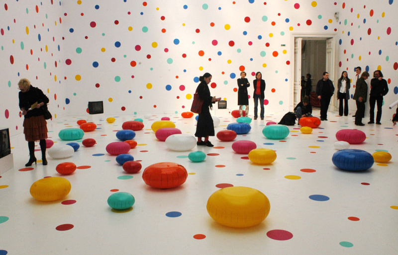 Galeria Zachęta. Wystawa Yayoi Kusama, 2004. Fot PAP Andrzej Rybczyński