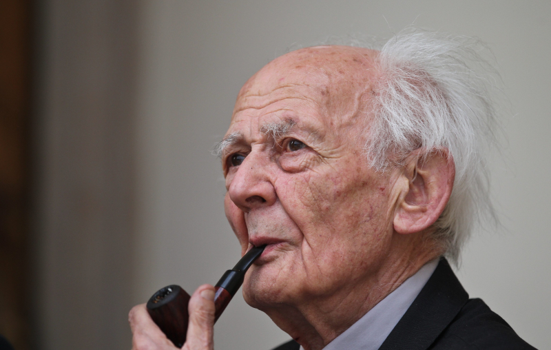 Zygmunt Bauman w Łazienkach Królewskich. Debata " Życie według mistrzów , czyli Bauman vs Gadacz ", zorganizowana przez Collegium Civitas, tygodnik "Polityka" i Ośrodek Edukacji Muzealnej Muzeum Łazienki, 2012 r. Fot. PAP/Rafał Guz