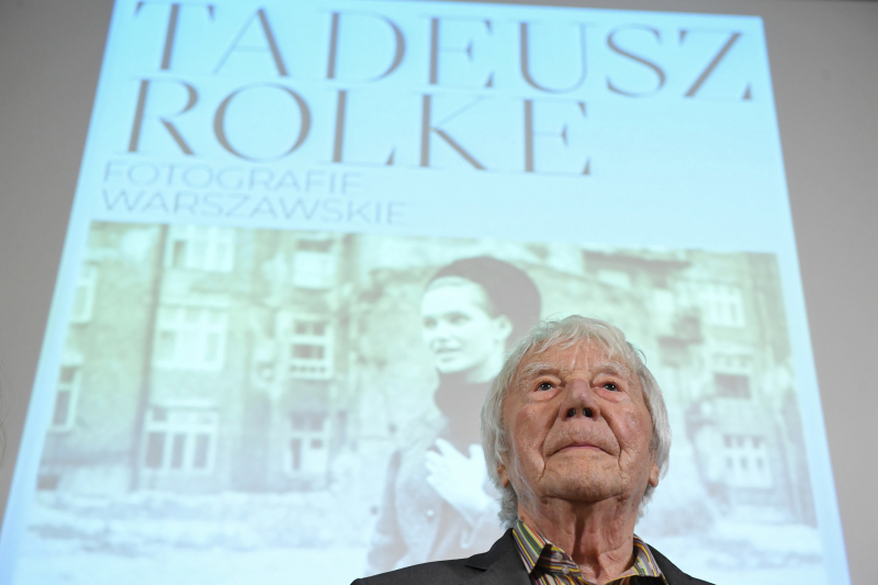 Tadeusz Rolke podczas wernisażu wystawy „Tadeusz Rolke. Fotografie warszawskie” odbył się w Domu Spotkań z Historią w Warszawie w 2019 r. Fot. PAP/Radek Pietruszka