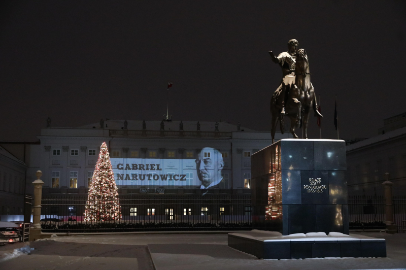 Iluminacja na fasadzie Pałacu Prezydenckiego w 100. rocznicę zabójstwa Gabriela Narutowicza. Fot. PAP/Tomasz Gzell