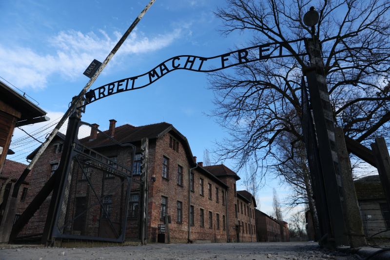 Teren byłego niemieckiego obozu nazistowskiego Auschwitz w Oświęcimiu. Fot. PAP/Leszek Szymański