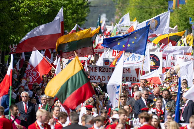 Parada Polskości w Wilnie z okazji rocznicy Konstytucji 3 Maja, fot. PAP/Valdemar Doveiko