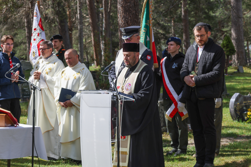 Uroczystości z okazji 85. rocznicy bitwy o Narwik - ekumeniczne modlitwy na cmentarzu żołnierzy polskich, fot. PAP/Albert Zawada