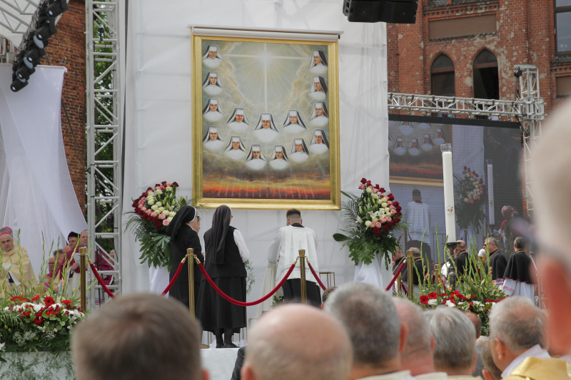 Beatyfikacja sióstr zakonnych ze zgromadzenia katarzynek w Braniewie, fot. PAP/Tomasz Waszczuk