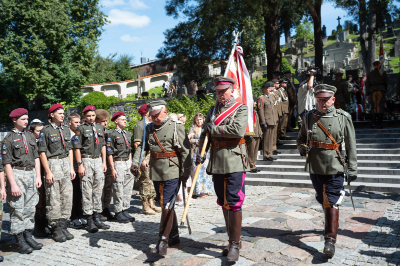 Litwa, Wilno, 15 sierpnia 2025 r. Uroczystości z okazji Święta Wojska Polskiego, które odbyły się przy Mauzoleum Matki i Serca Syna na cmentarzu na Rossie. Fot. PAP/Valdemar Doveiko
