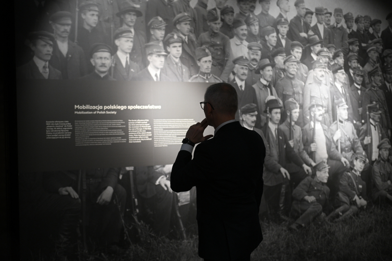 W 1931 r. brytyjski dyplomata lord Edgar Vincent d’Abernon, bezpośredni świadek wydarzeń, w swojej książce „Osiemnasta decydująca bitwa w dziejach świata” napisał: „Współczesna historia cywilizacji zna mało wydarzeń, posiadających znaczenie większe od bitwy pod Warszawą w roku 1920. Nie zna zaś ani jednego, które by było mniej doceniane”.