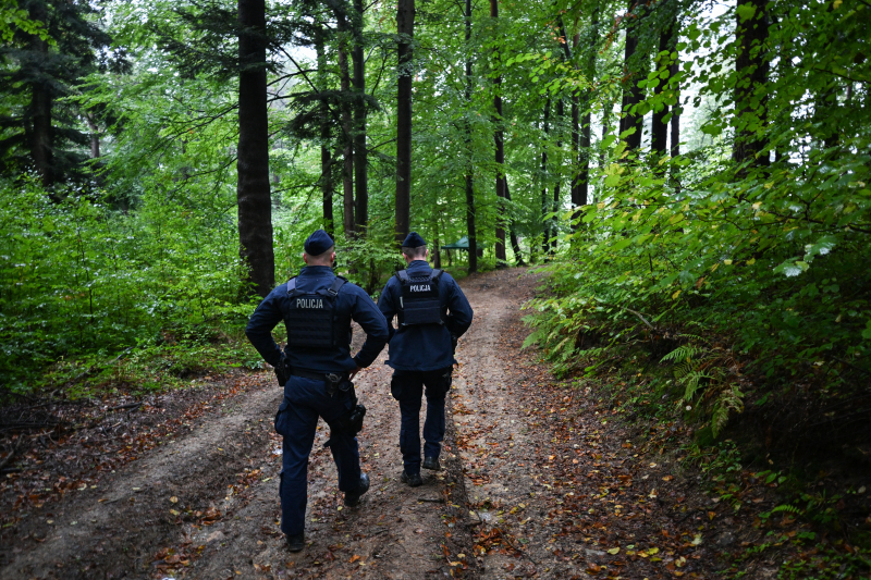 Prace poszukiwawcze na terenie wsi Jureczkowa. 30 września 2025 r. Fot. PAP/Darek Delmanowicz