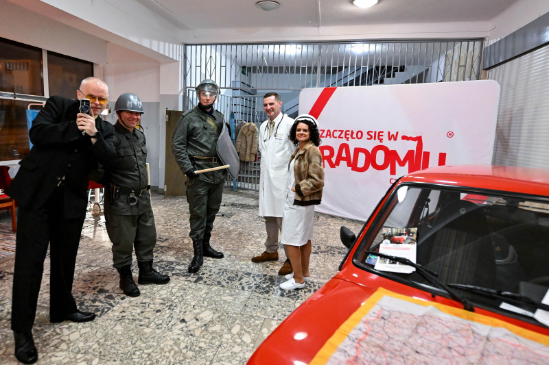 „Potańcówka w klimacie PRL” w hali Miejskiego Ośrodka Sportu i Rekreacji w Radomiu, Radom, 31 stycznia 2026 r. Wydarzenie zainaugurowało obchody 50. rocznicy Radomskiego Protestu Robotniczego Czerwiec ’76. Fot. PAP/Piotr Polak