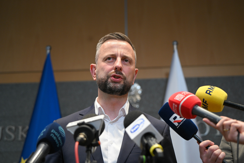 Warszawa, 28.06.2026. Wicepremier, minister obrony narodowej Władysław Kosiniak-Kamysz podczas konferencji prasowej podsumowującej dotychczasowe przygotowania MON do organizowanego w Ankarze szczytu NATO, 28 bm. w 1. Bazie Lotnictwa Transportowego w Warszawie. (mr) PAP/Marcin Obara