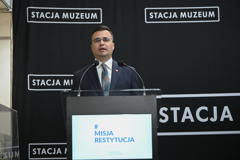 Warszawa, 12.08.2026. Otwarcie wystawy "Dziedzictwo Odzyskane", 12 bm. w Stacji Muzeum w Warszawie. Wystawa prezentuje eksponaty z kolekcji przedwojennego Muzeum Komunikacji w Warszawie. Fot. PAP/Marcin Obara