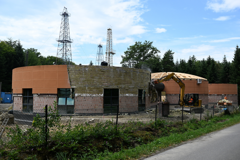Rozbudowa Muzeum Przemysłu Naftowego i Gazowniczego im. Ignacego Łukasiewicza w Bóbrce. Fot. Darek Delmanowicz (PAP)