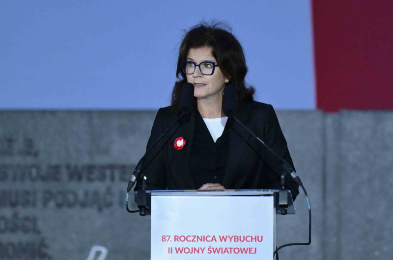 Gdańsk, 01.09.2026. Obchody 87. rocznicy wybuchu II wojny światowej. Prezydent Gdańska Aleksandra Dulkiewicz podczas uroczystości przed Pomnikiem Obrońców Wybrzeża na Westerplatte w Gdańsku, 1 bm. Jednym z pierwszych wydarzeń rozpoczynających II wojnę światową był atak niemieckiego pancernika „Schleswig-Holstein” na polską składnicę wojskową na Westerplatte, 1 września 1939 roku o godzinie 4:45. (sko) PAP/Adam Warżawa