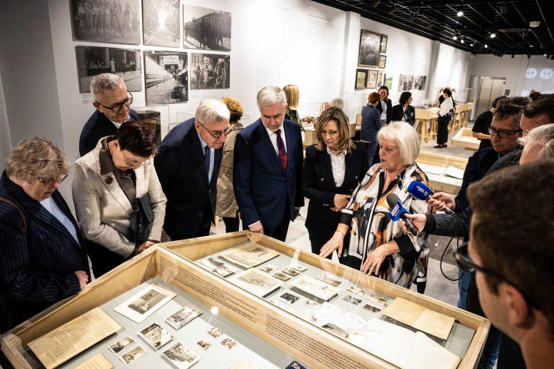 Żabikowo, 10.09.2026. Otwarte po zakończonej rozbudowie Muzeum Martyrologiczne w Żabikowie. W nowym skrzydle placówki przygotowane zostały trzy wystawy: „Otwieramy magazyny, świadectwa historii muzeów w Żabikowie, Forcie VII i Chełmnie nad Nerem”, „Ślady przeszłości na terenie byłego niemieckiego obozu karno-śledczego w Żabikowie” oraz "Sprawcy". PAP/Marek Zakrzewski