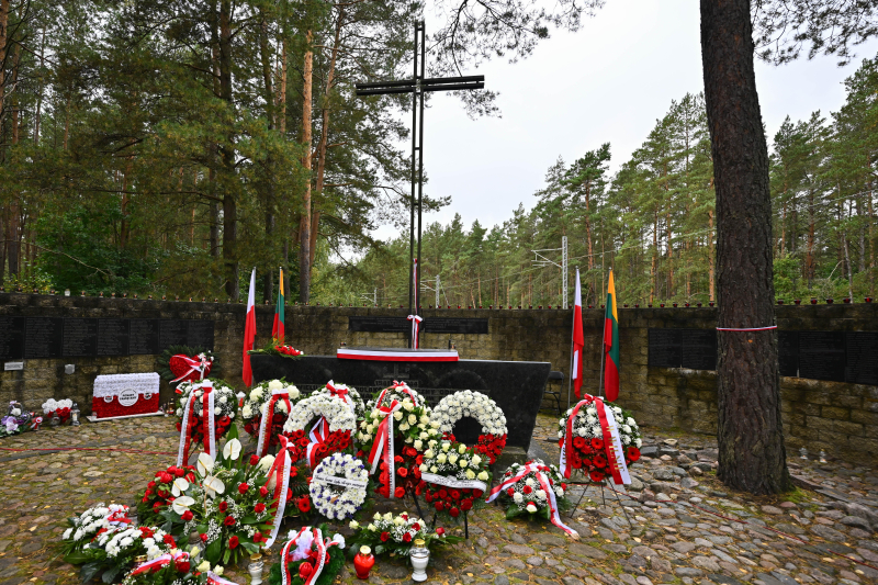 Ponary, Litwa, 24.09.2026. Obchody upamiętniające Ofiary Zbrodni Ponarskiej w Wilnie i na Wileńszczyźnie, przy Polskiej Kwaterze Ponarskiej. Fot. PAP/Przemysław Piątkowski