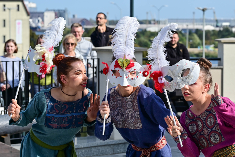 Szczecin, 26.09.2026. Święto Gryfa na Zamku Książąt Pomorskich w Szczecinie. Wydarzenie zorganizowano w 812. rocznicę wystawienia pierwszego dokumentu z wizerunkiem pomorskiego Gryfa - symbolu Pomorza i panującej od XII do XVII dynastii Gryfitów. Fot. PAP/Marcin Bielecki