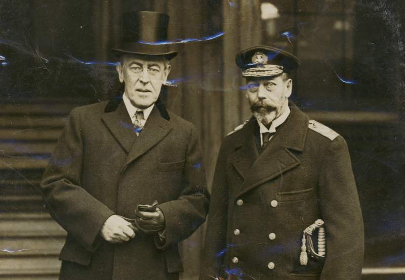 Prezydent USA Woodrow Wilson and król Zjednoczonego Królestwa Wielkiej Brytanii i Irlandii Jerzy V. Fot. Woodrow Wilson Presidential Library Archives, No restrictions, via Wikimedia Commons