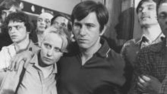 Odtwórcy głównych ról w filmie "Człowiek z żelaza": Krystyna Janda i Jerzy Radziwiłowicz. Fot. PAP/W. Rozmysłowicz