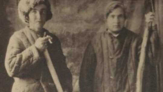 Zdjęcie kobiet przetrzymywanych w łagrach na Uralu w roku 1946. Fot. PAP/T. Wojtasik