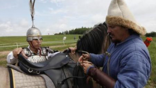 Międzynarodowe Zawody Łucznictwa Konnego Tatarów Polskich w Bohonikach (9.VII.2011). Fot. PAP/A. Reszko
