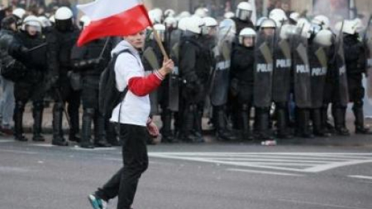 Święto Niepodległości. Starcia policji z uczestnikami "Marszu Niepodległości". Fot. PAP/P. Supernak