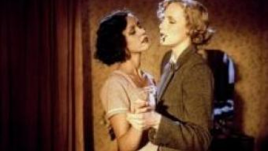 Kadr z filmu „Aimée i Jaguar” w reż. Maxa Färberböcka (Niemcy 1998). Fot. DCF