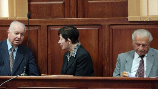 Oskarżeni w procesie o stan wojenny, od lewej: S. Kania, E. Kempara i Cz. Kiszczak. Fot. PAP/L. Szymański 