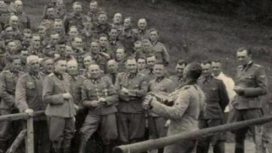 Załoga SS z obozu Auschwitz-Birkenau. 1944 r. Źródło: U.S. Holocaust Memorial Museum. PAP/EPA