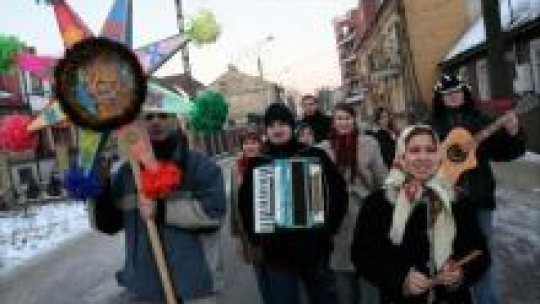 Prawosławni kolędnicy na ulicach Białegostoku. Fot. PAP/P. Supernak 