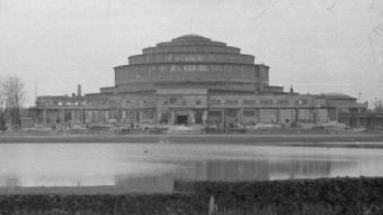 Hala Ludowa (Hala Stulecia). Wrocław, 1948-04. Fot. PAP/CAF