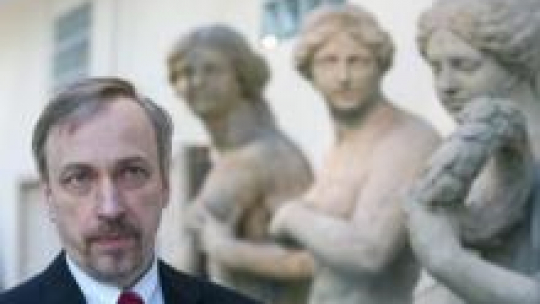 Minister kultury i dziedzictwa narodowego Bogdan Zdrojewski w pałacu w Wilanowie. Fot. PAP/P. Kula