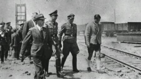 Jedna z wizyt Reichsfuhrera SS Heinricha Himmlera w KL Auschwitz. Fot. NAC