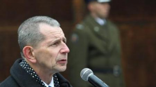 Andrzej Kunert przemawia na Polskim Cmentarzu Wojennym w Katyniu. Fot. PAP/R. Pietruszka