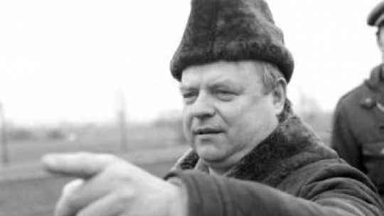 Stanisław Bareja na planie zdjęciowym filmu "Miś". Warszawa 1980. Fot. PAP/CAF/W. Rozmysłowicz 