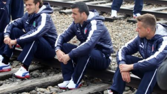 Piłkarze reprezentacji Włoch na EURO 2012 podczas wizyty w byłym obozie zagłady KL Auschwitz-Birkenau. Fot. PAP/G. Momot