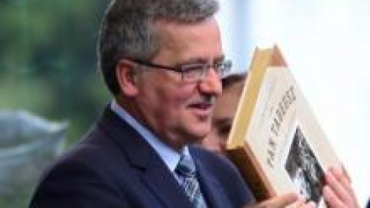 Prezydent Bronisław Komorowski podczas akcji "Narodowe czytanie +Pana Tadeusza+". Fot. PAP/J. Turczyk