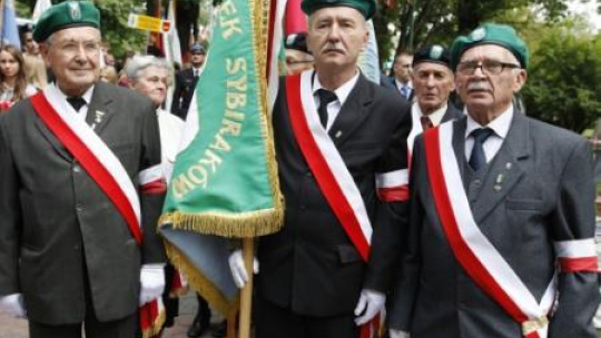 Uczestnicy Marszu Żywej Pamięci Polskiego Sybiru w Białymstoku. Fot. PAP/A. Reszko