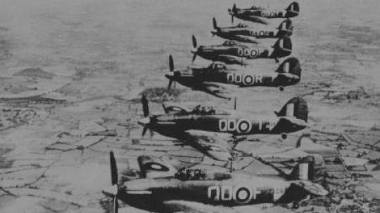 Samoloty myśliwskie Polskich Sił Powietrznych w Wielkiej Brytanii. Fot. NAC