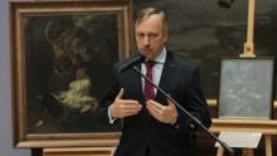 Minister kultury Bogdan Zdrojewski w Galerii Sztuki Polskiej XIX Wieku w Sukiennicach. Fot. PAP/J. Bednarczyk