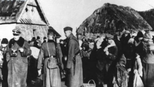 Wysiedlanie chłopów z Zamojszczyzny. 1942-1943. Fot. NAC