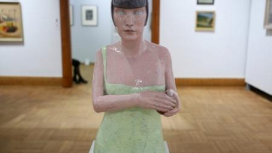 "Kobieta z jabłkiem" Miki Mikun. Fot. PAP/L. Szymański 