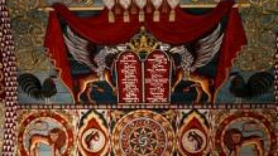 Fragment zrekonstruowanego sklepienia drewnianej synagogi w Gwoźdźcu. Fot. PAP/T. Gzell