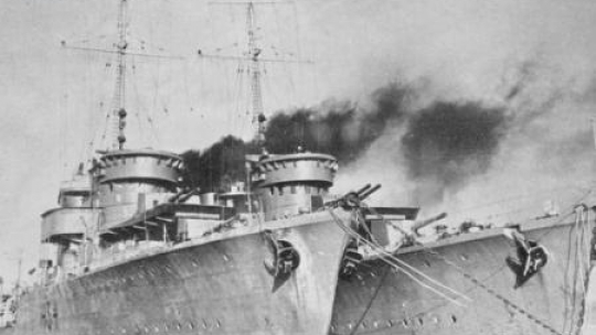  Niszczyciele ORP "Błyskawica" i ORP "Grom" w porcie. 1939-1940. Fot. NAC