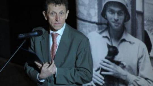 Ambasador Francji P. Buhler podczas inauguracji francuskiej wersji Wirtualnego MPW. Fot. PAP/G. JakubowskiAP/