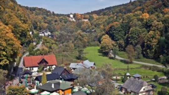 Dolina rzeki Prądnik na obszarze Ojcowskiego Parku Narodowego. Fot. PAP/J. Ochoński 