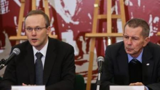 Prezes IPN Łukasz Kamiński i sekretarz ROPWiM Andrzej Krzysztof Kunert. Fot. PAP/R.Guz