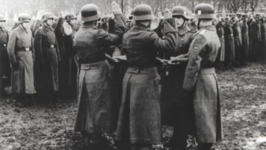 Żołnierze dywizji SS "Galizien". Fot. PAP/EPA
