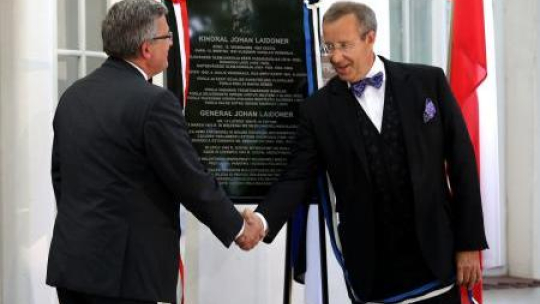 Prezydenci Bronisław Komrowski i Toomas Hendrik Ilves. Fot PAP/T. Gzell