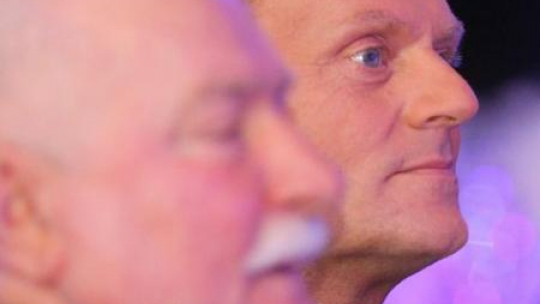 Premier Donald Tusk i były prezydent, przywódca "Solidarności" Lech Wałęsa. Fot. PAP/P. Wittman