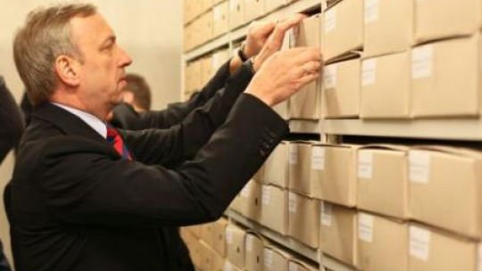 Minister Bogdan Zdrojewski w nowym budynku archiwum państwowego w Gorzowie Wlkp. Fot. PAP/L. Muszyński